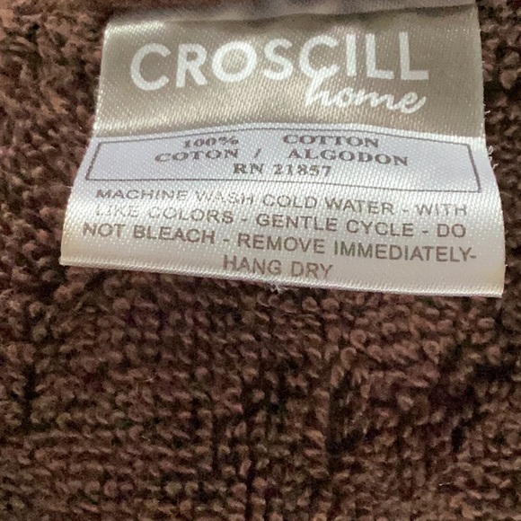Towels, two sets ,1lg.and1handtowel in set , brown from croscill homes . - Picture 9 of 10